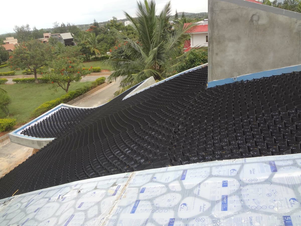 Afforesting the concrete jungle on rooftop using StrataWeb®