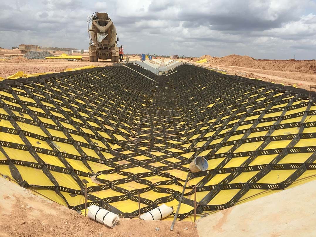 StrataWeb® geocells used in a reservoir at a commercial complex at Airport