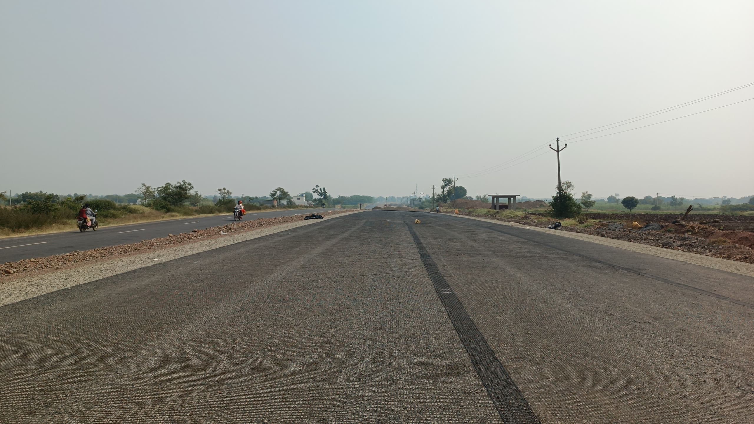 Pavements reinforcement