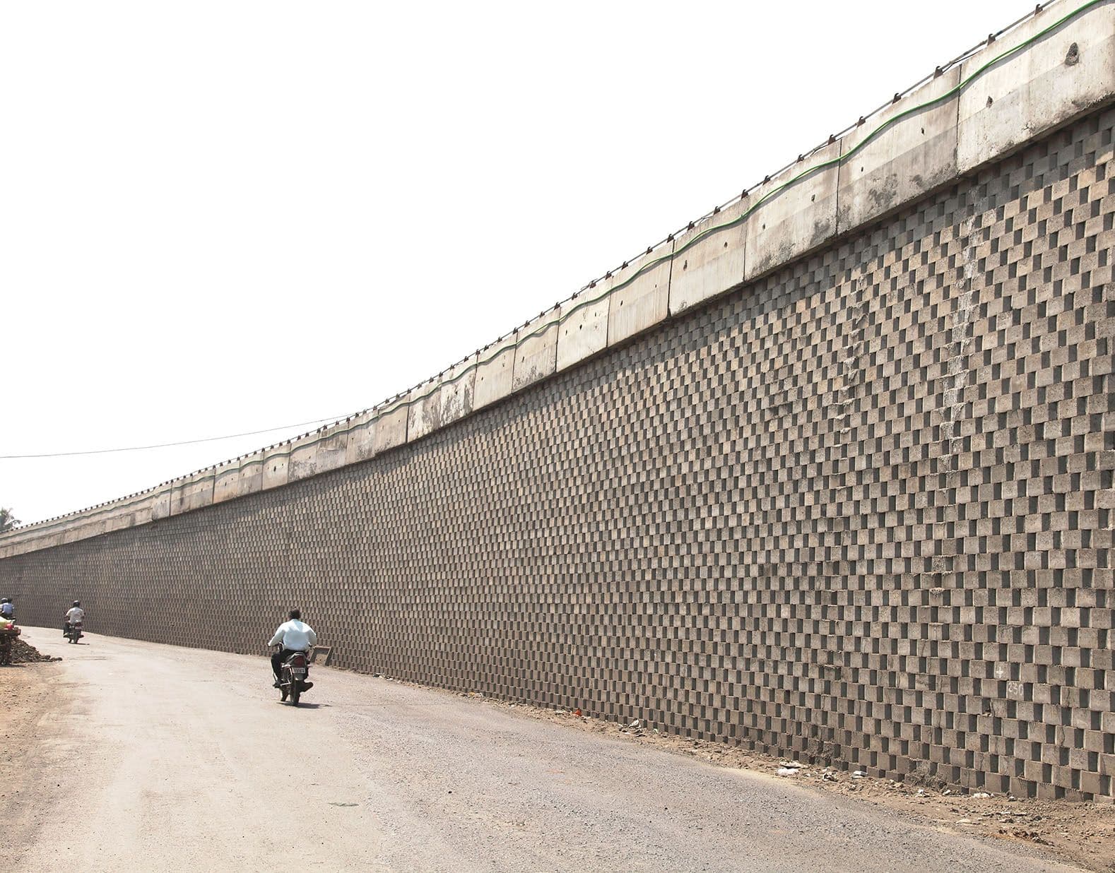 Strata sets new benchmark in RS Wall construction on highways using StrataGrid® geogrids and StrataBlock® systems