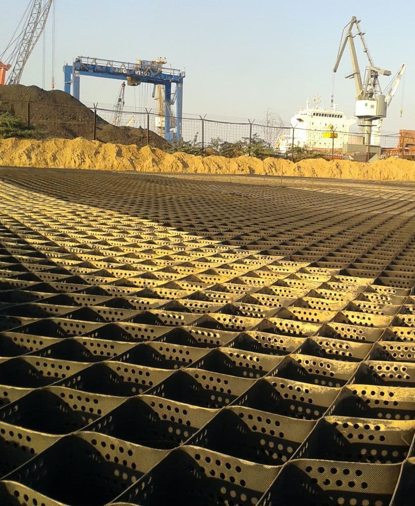 StrataGrid Uniaxial Geogrid installation