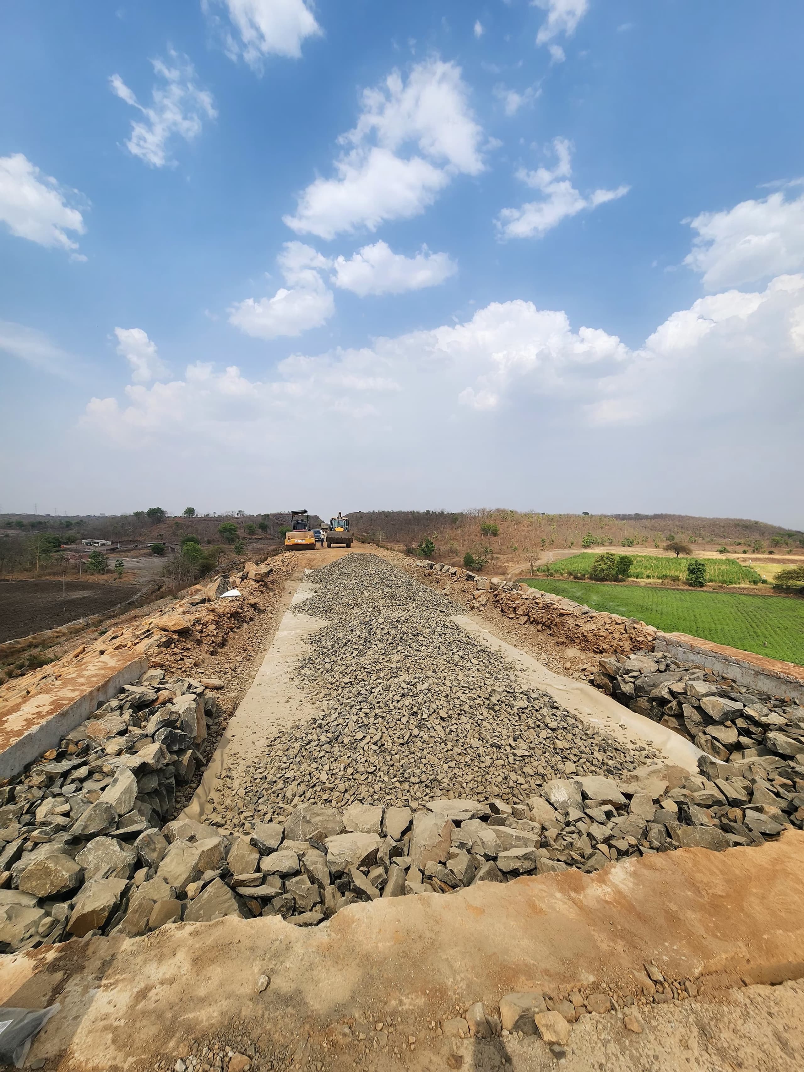 Three-dimensional confinement in very weak soils