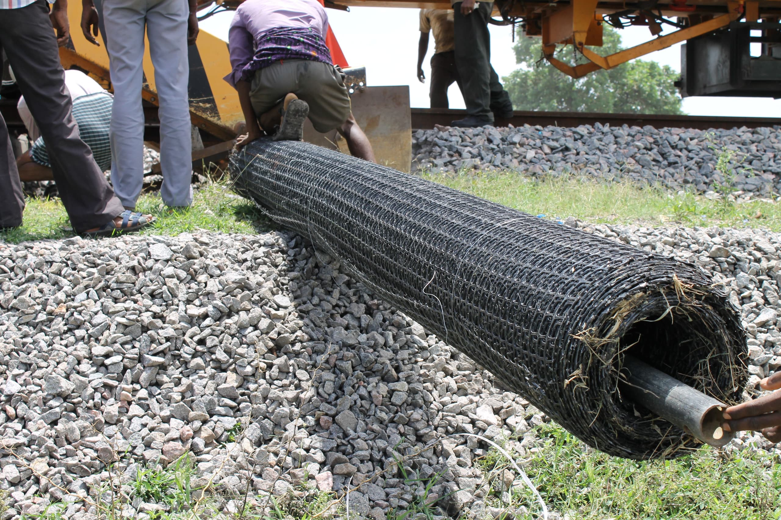 StrataGrid Uniaxial Geogrid installation