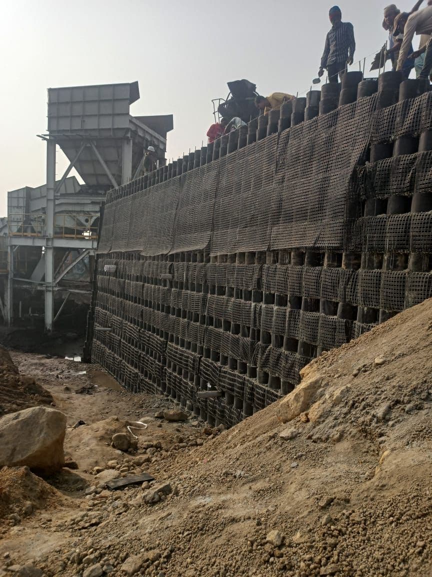 StrataGrid Uniaxial Geogrid installation