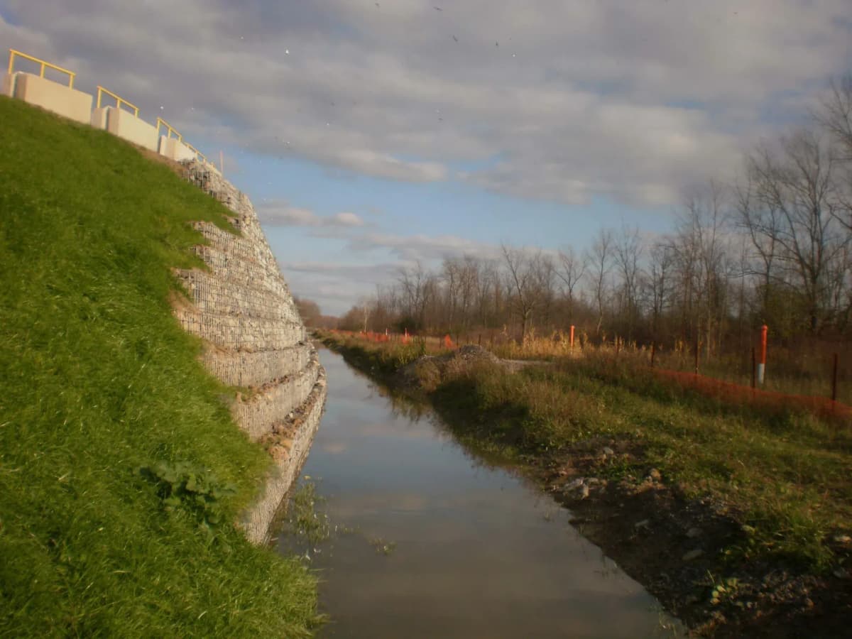 Construction of MSE berm to expand existing landfill space in NY