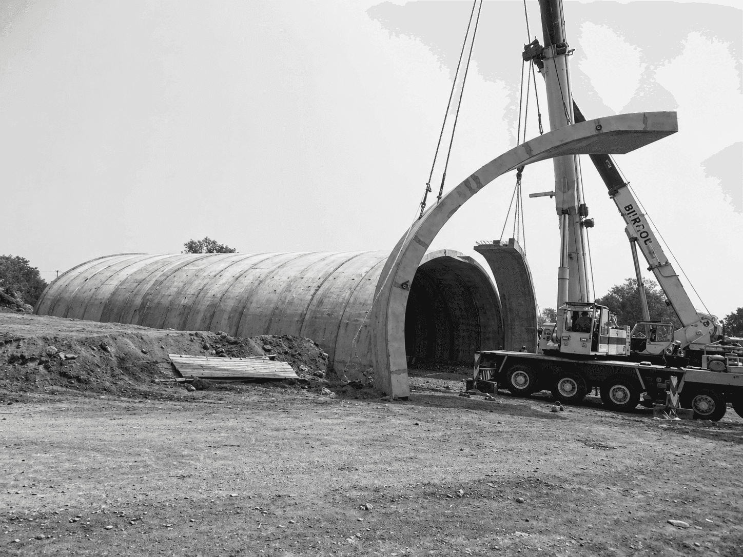 Drilling mud pits