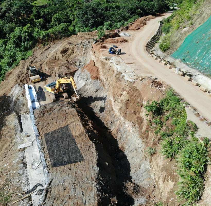 StrataGrid Uniaxial Geogrid installation