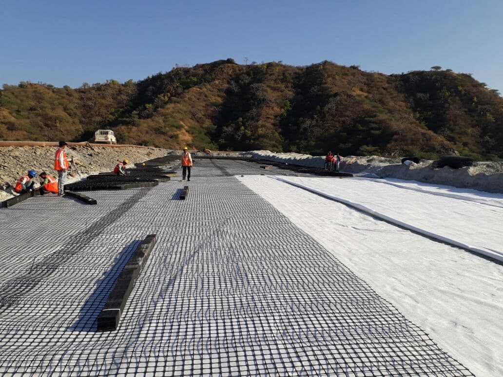 Efficient load spread over weak soils