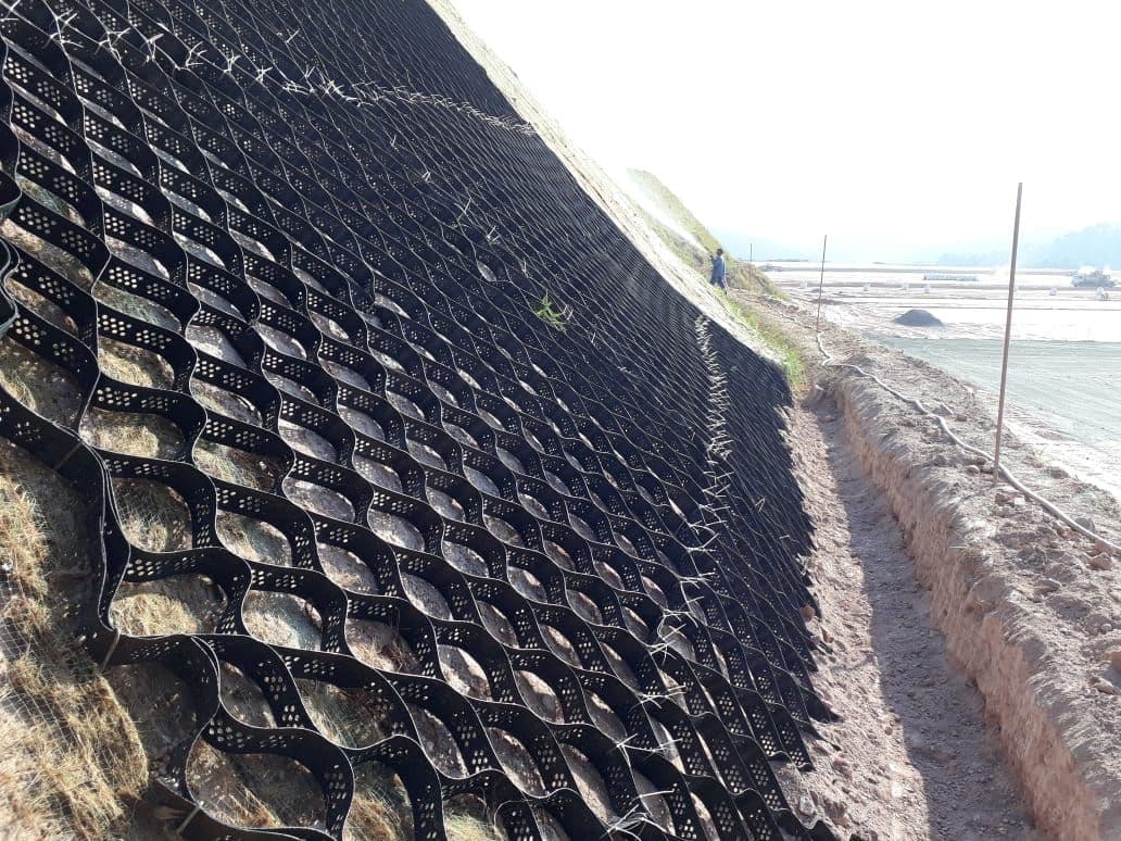 Why choose StrataWeb® geocell?