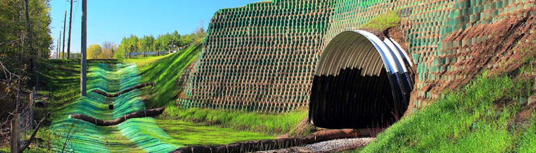 Green fascia for new roadways using StrataGrid™ uniaxial (SGU) geogrids and StrataWeb® geocells
