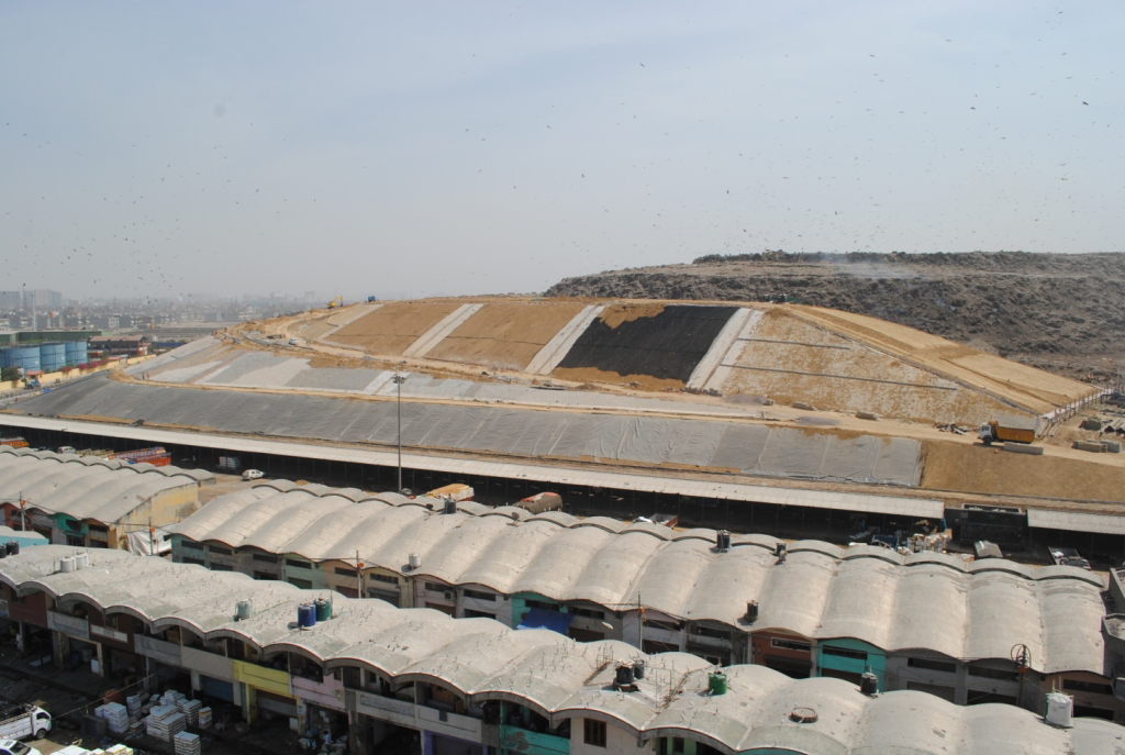 Erosion protection for landfill encasement slope using StrataGrid™ uniaxial (SGU) geogrid