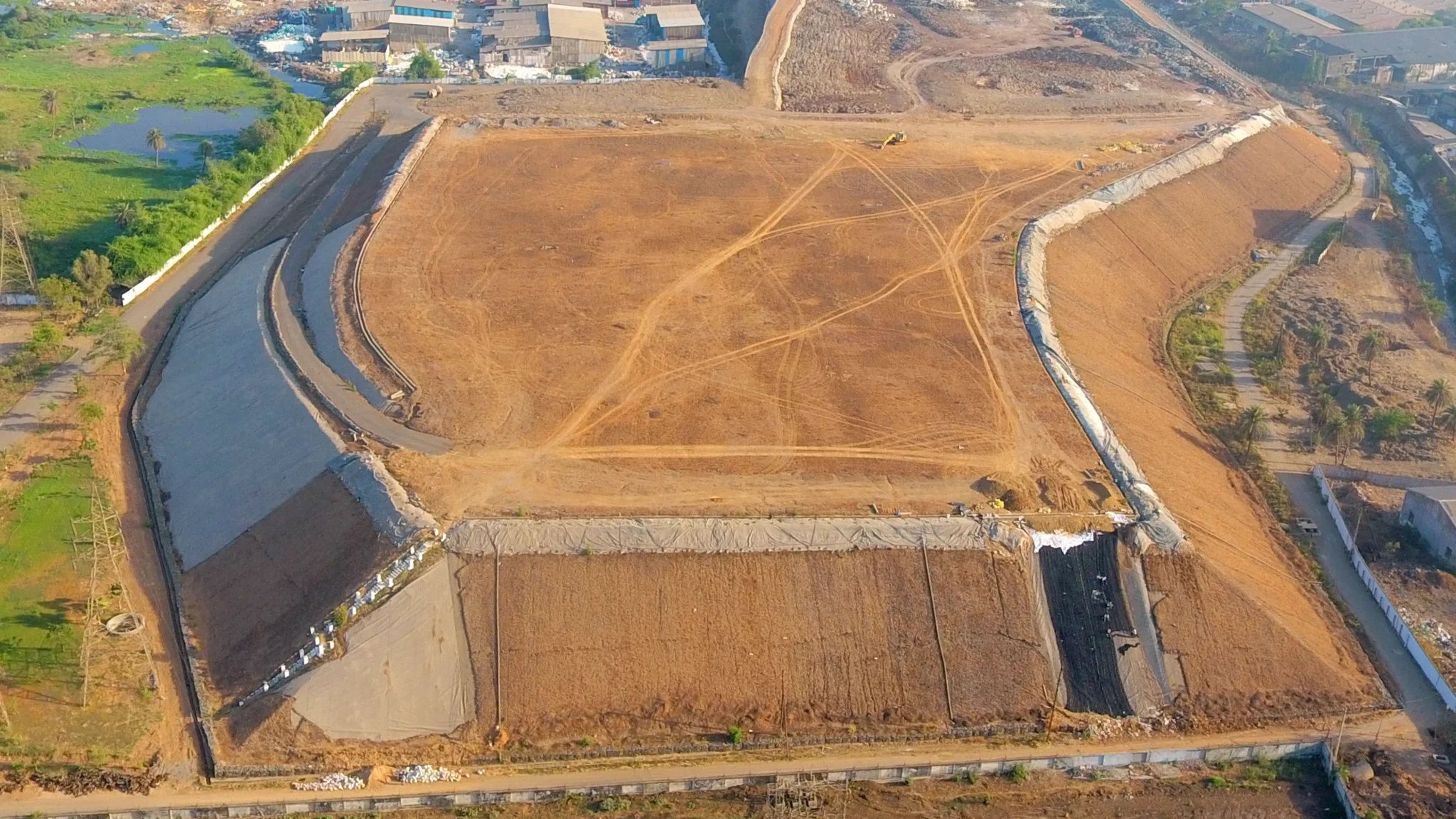 Vertical landfill solution, utilising StrataSlope™ and StrataBlock™ systems maximising space for waste management.