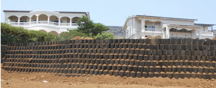 Earth retention and soil stabilization using StrataWeb® geocells
