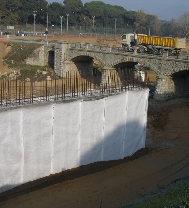 Vertical drainage solution by Strata Geosystems