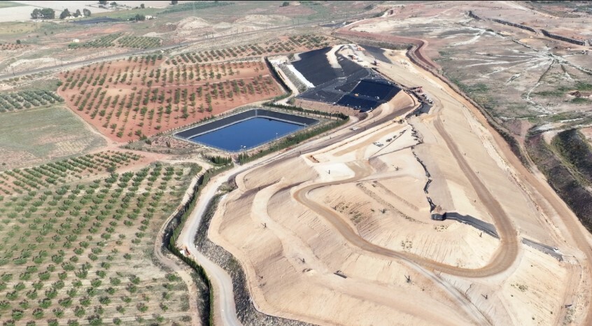 StrataDrain™ geocomposites by Strata Geosystems used for landfill applications at Villena, Spain.